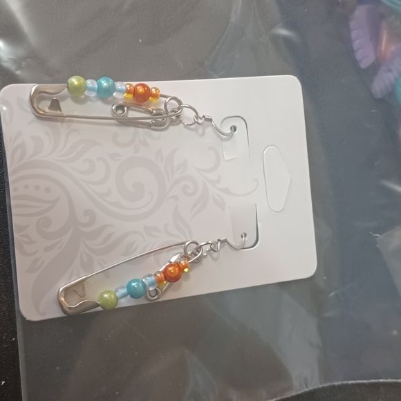 Earring - Picture 1 of 1